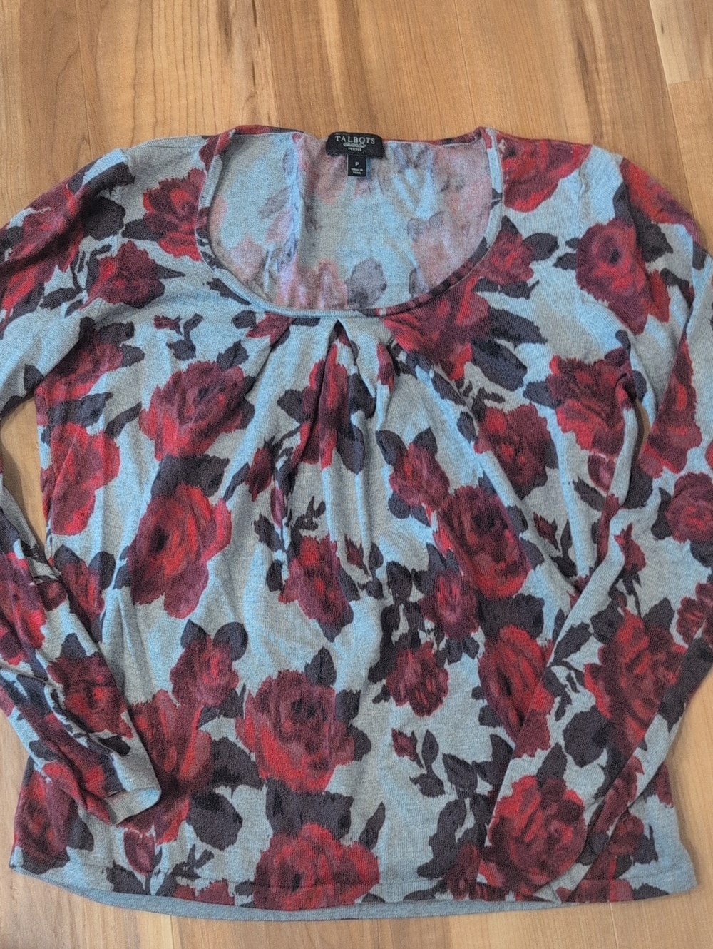 Talbots Gray Long-Sleeve Scoop Neck Top with Red Rose Print